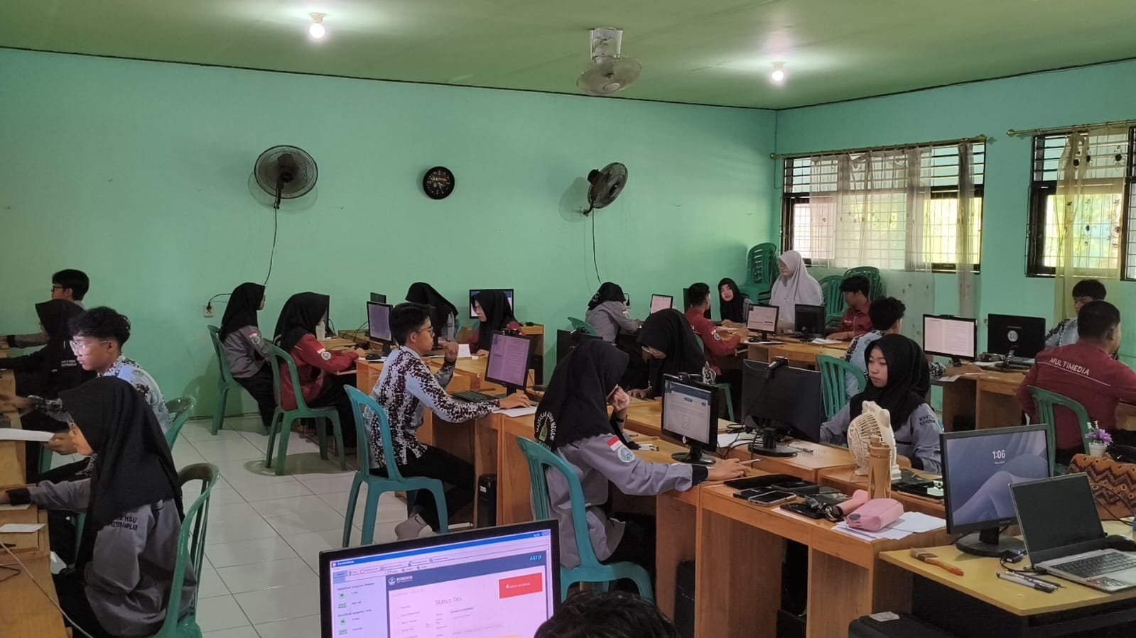 Semangat Berkompetisi, Siswa MAN 2 HSU Ambil Bagian dalam OSN Tingkat Kabupaten